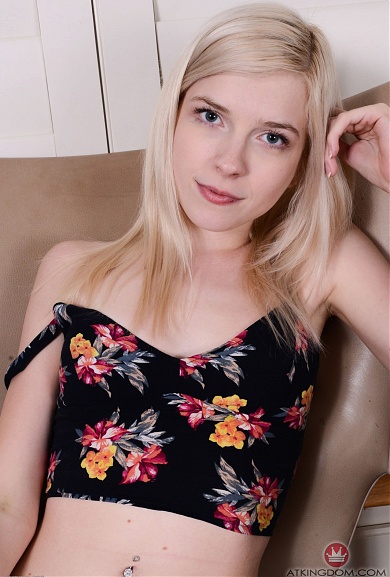 Blonde Jocelyn Sweets